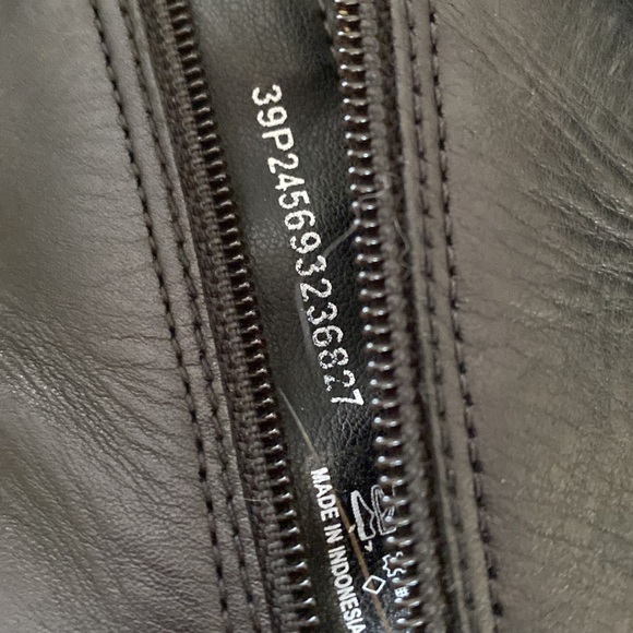 Very cute and comfortable Ecco black bootie. - Picture 7 of 10